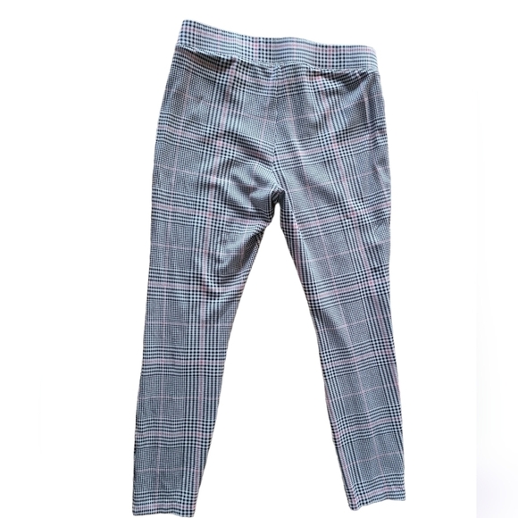Old Navy Stevie Ankle Pants in Neutral Plaid - Size M - Picture 4 of 10